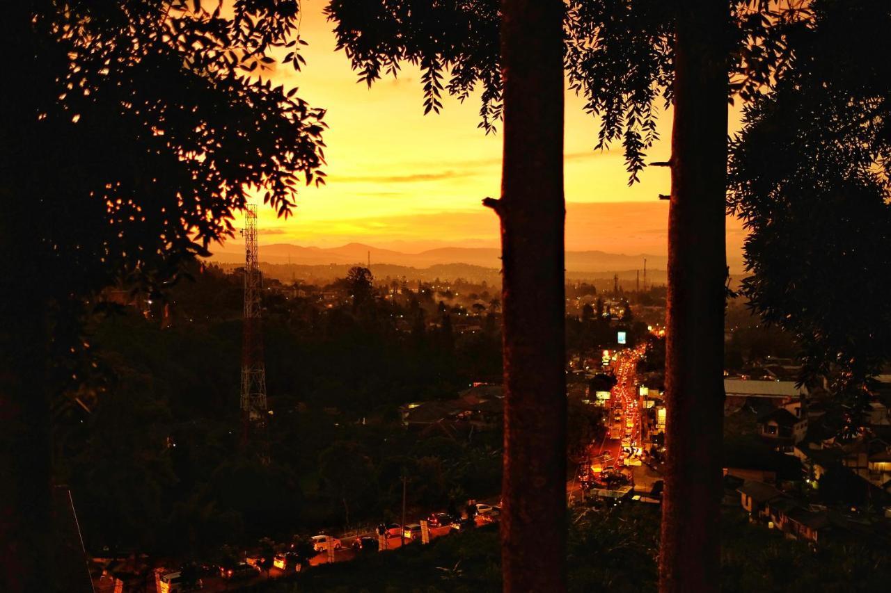 The Grand Hill Resort-Hotel Puncak Extérieur photo